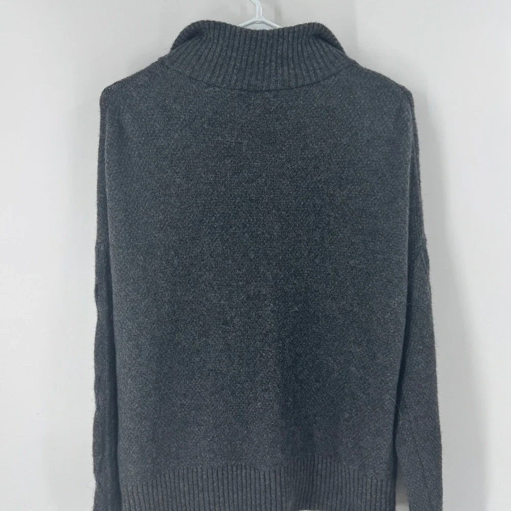 J Crew Men's Charcoal Grey Cable Knit Quarter‎ Zip Sweater Size Medium